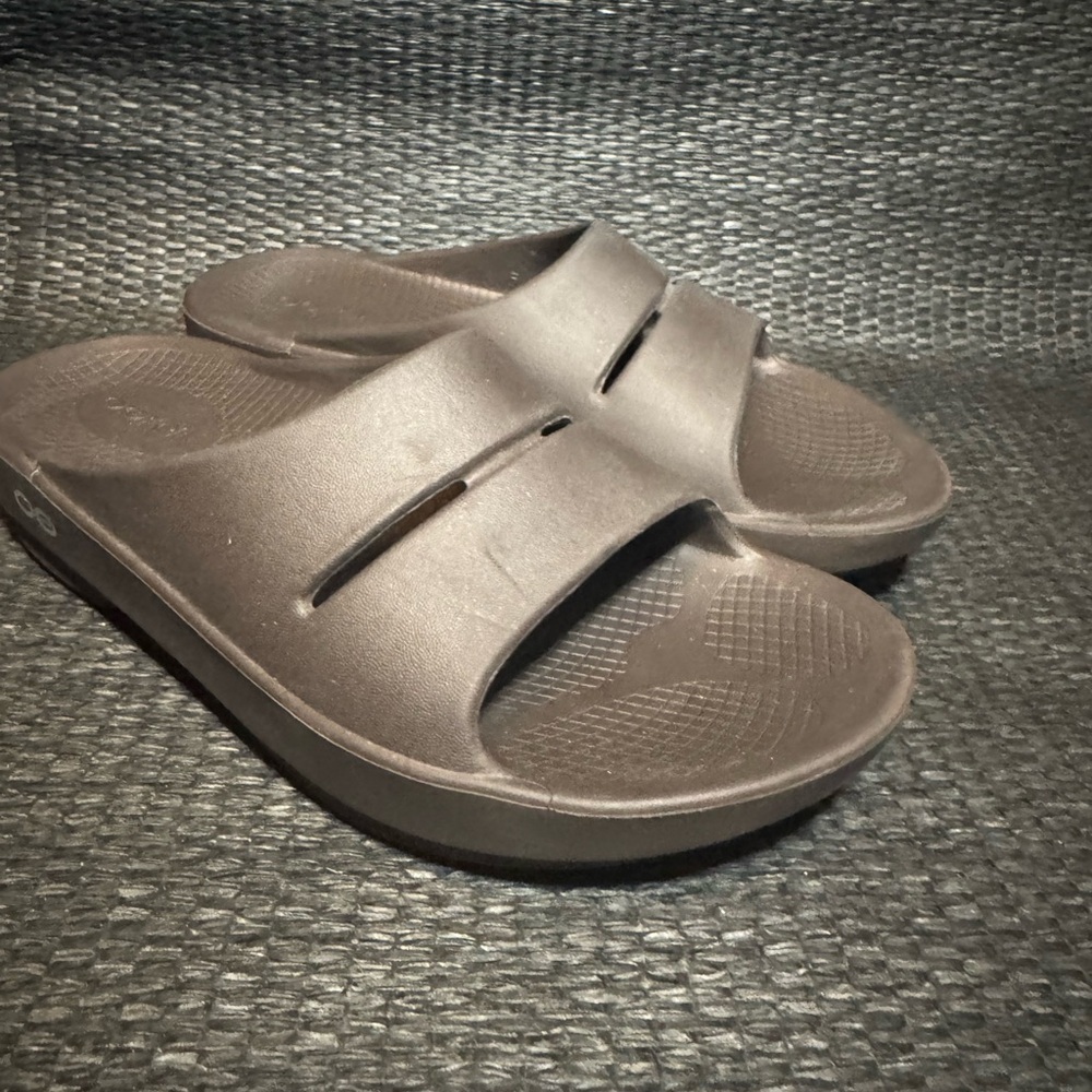 Ooffos Recovery Brown Slide Sandals